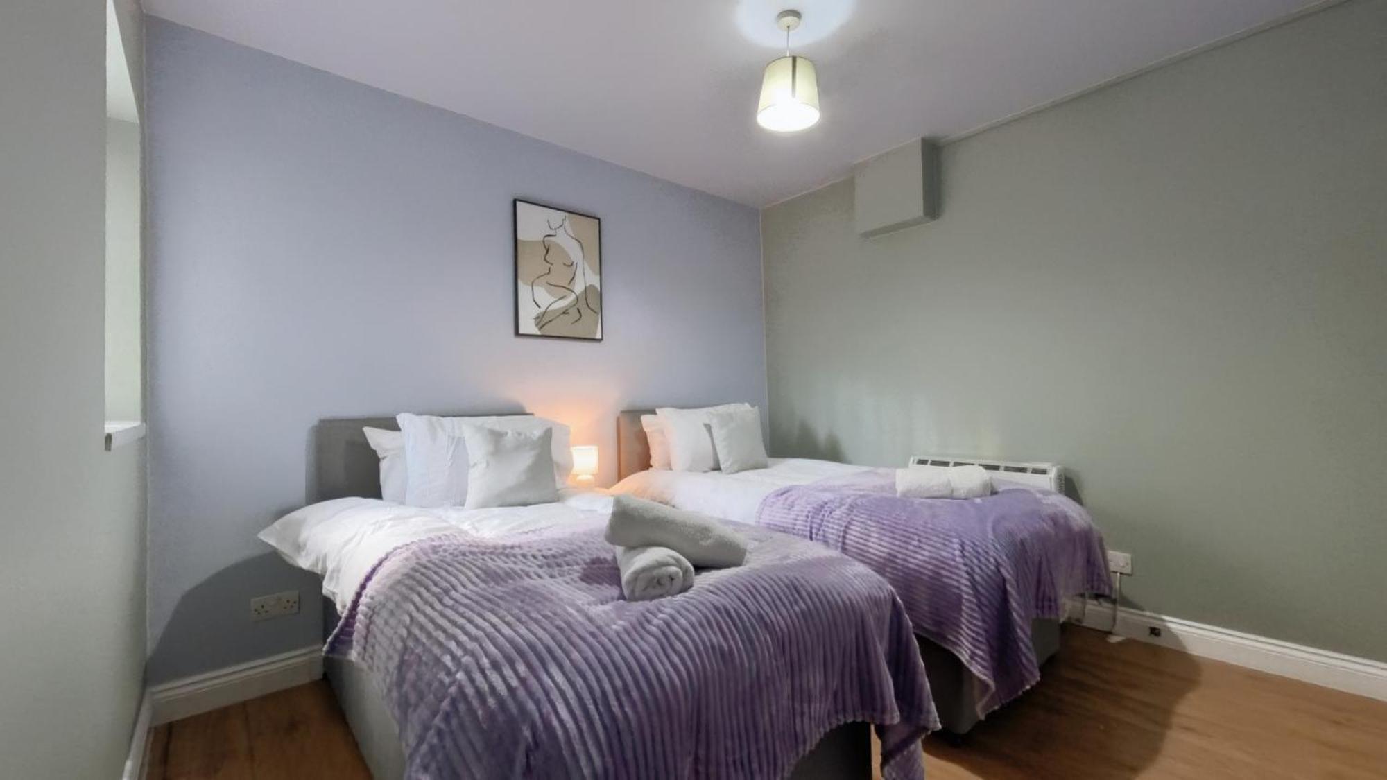 Group Bookings: Up To 30 Guests Across 5 Spacious Flats! Keyless Access Free Wifi & Parking Birmingham Bagian luar foto