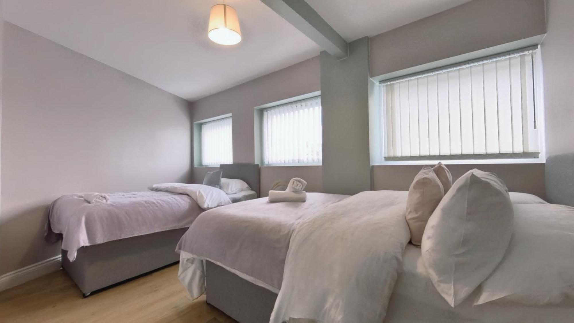 Group Bookings: Up To 30 Guests Across 5 Spacious Flats! Keyless Access Free Wifi & Parking Birmingham Bagian luar foto