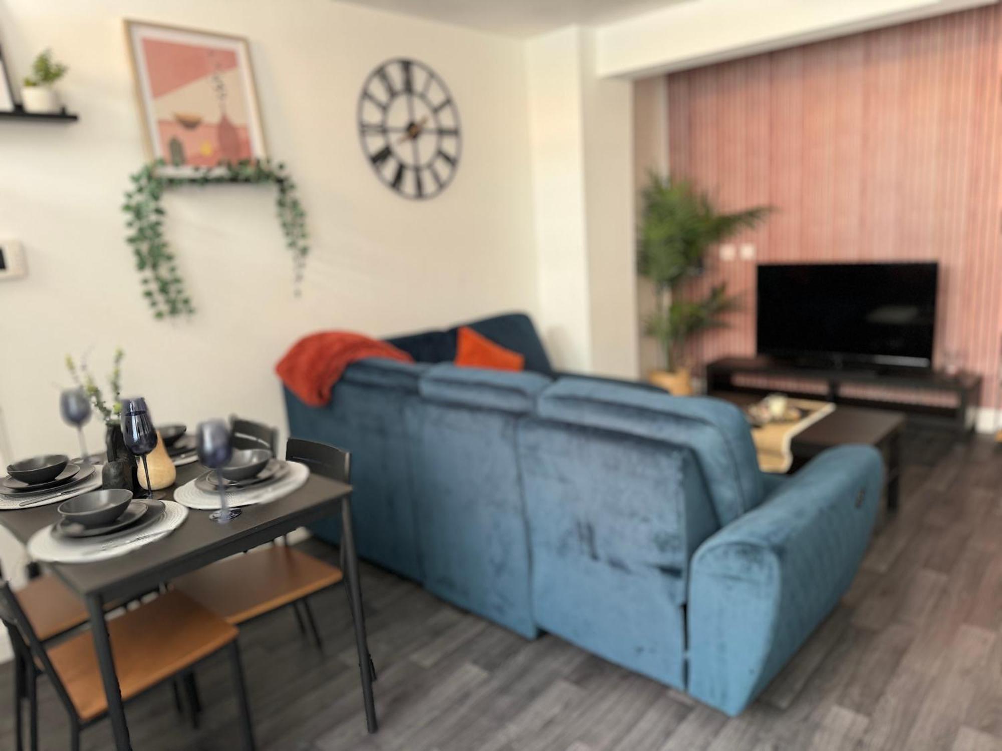 Group Bookings: Up To 30 Guests Across 5 Spacious Flats! Keyless Access Free Wifi & Parking Birmingham Bagian luar foto