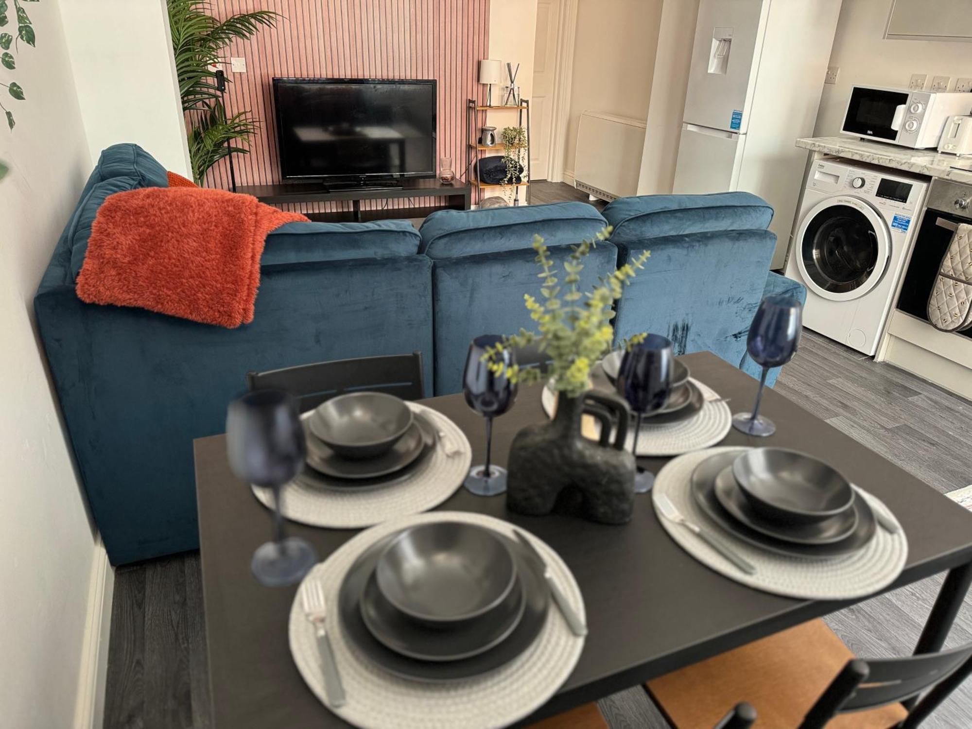 Group Bookings: Up To 30 Guests Across 5 Spacious Flats! Keyless Access Free Wifi & Parking Birmingham Bagian luar foto