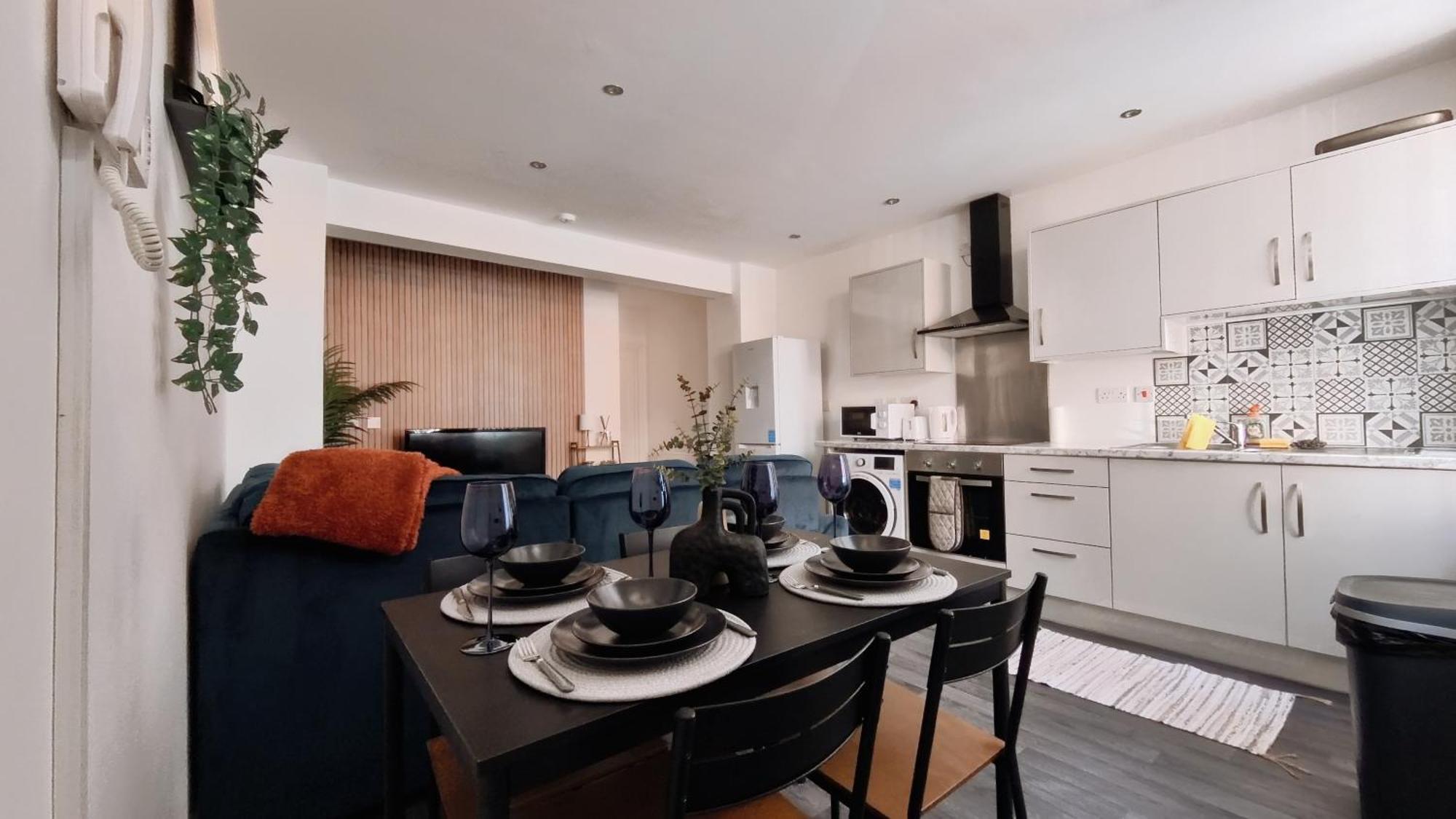 Group Bookings: Up To 30 Guests Across 5 Spacious Flats! Keyless Access Free Wifi & Parking Birmingham Bagian luar foto