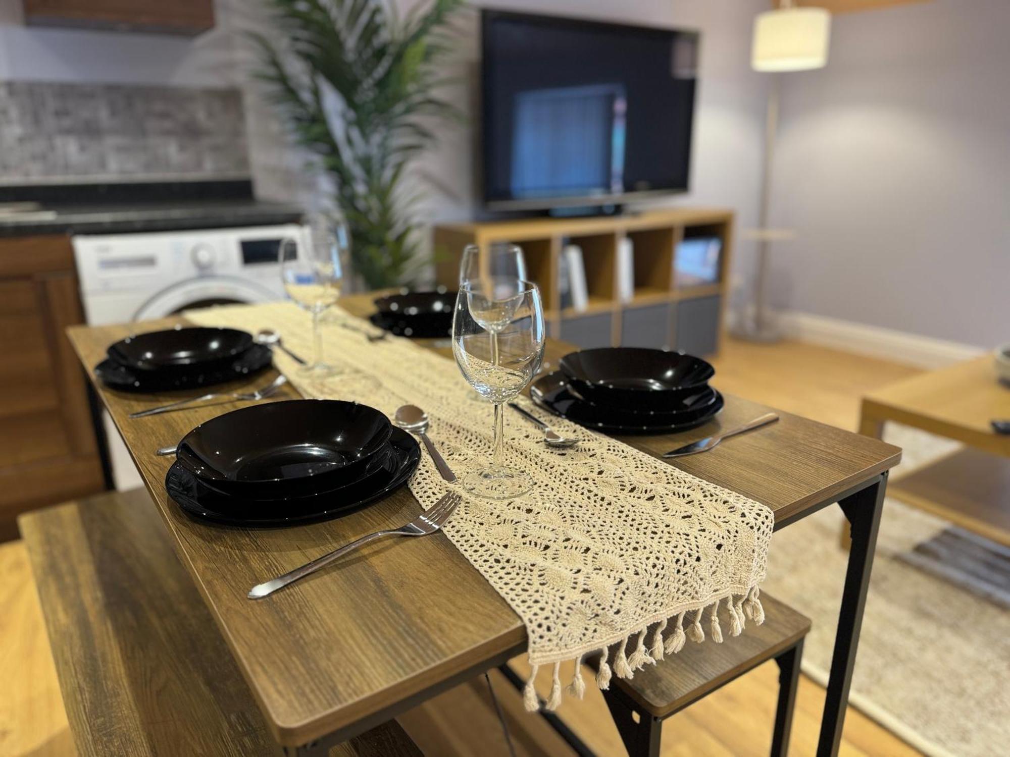 Group Bookings: Up To 30 Guests Across 5 Spacious Flats! Keyless Access Free Wifi & Parking Birmingham Bagian luar foto