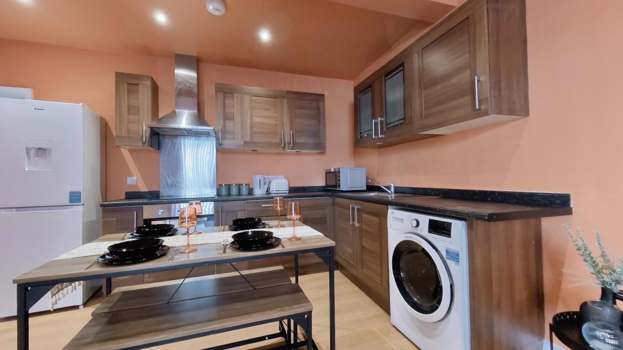 Group Bookings: Up To 30 Guests Across 5 Spacious Flats! Keyless Access Free Wifi & Parking Birmingham Bagian luar foto