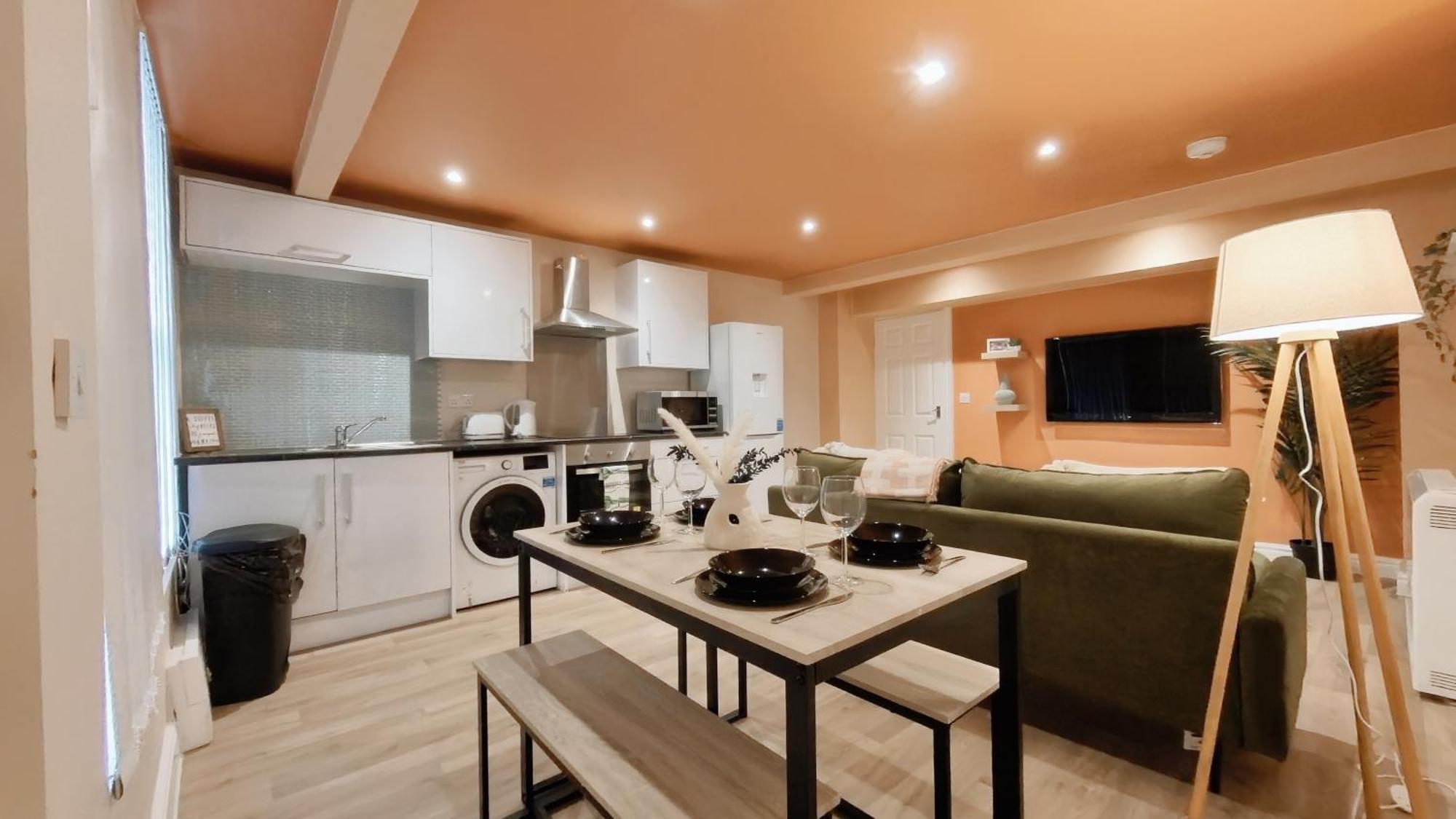 Group Bookings: Up To 30 Guests Across 5 Spacious Flats! Keyless Access Free Wifi & Parking Birmingham Bagian luar foto
