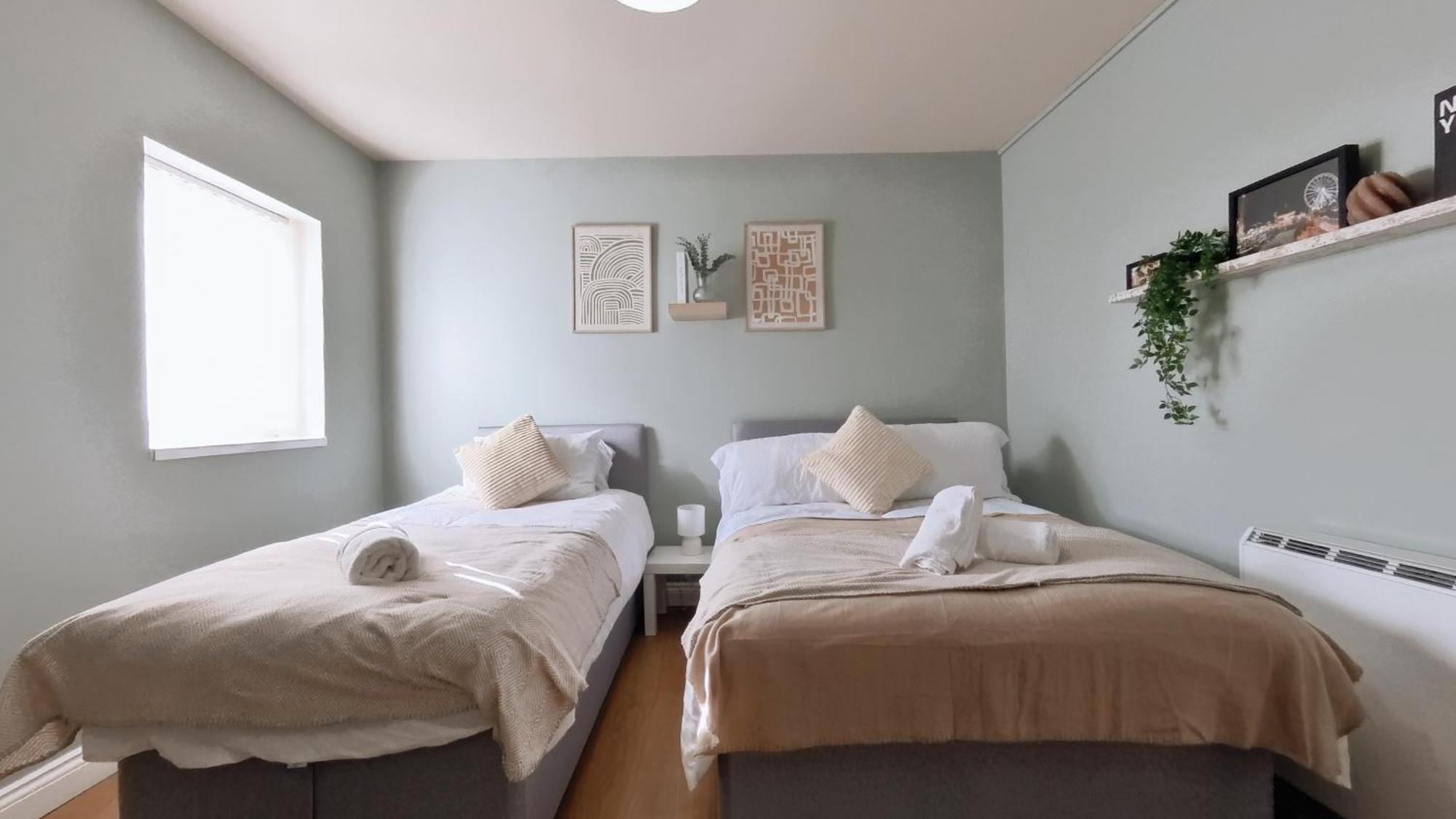 Group Bookings: Up To 30 Guests Across 5 Spacious Flats! Keyless Access Free Wifi & Parking Birmingham Bagian luar foto
